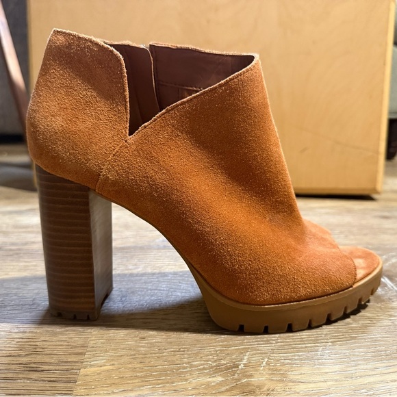 Vince Camuto Peep Toe Booties EUC - Picture 10 of 13